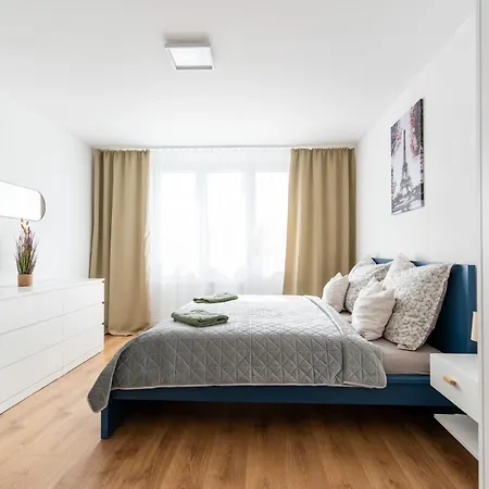 Apartment Tix - 75m2, Ac, Parking, 3 Min Europa Sc Banska Bystrica