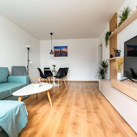 Tix - 75m2, Ac, Parking, 3 Min Europa Sc Apartment Banska Bystrica