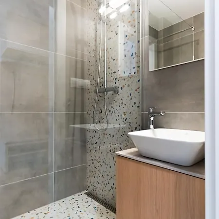 Apartment Tix - 75m2, Ac, Parking, 3 Min Europa Sc Banska Bystrica