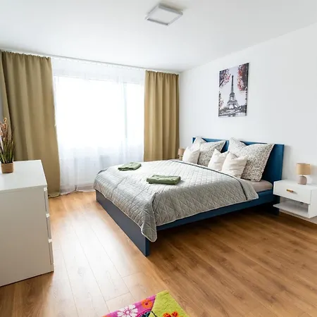 Tix - 75m2, Ac, Parking, 3 Min Europa Sc Apartament Bańska Bystrzyca