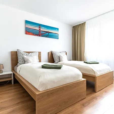 Apartament Tix - 75m2, Ac, Parking, 3 Min Europa Sc Bańska Bystrzyca