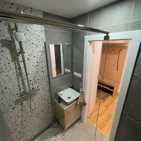 Tix - 75m2, Ac, Parking, 3 Min Europa Sc Banská Bystrica