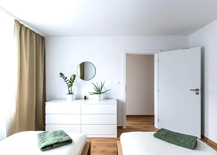 Tix - 75m2, Ac, Parking, 3 Min Europa Sc * 반스카비스트리카