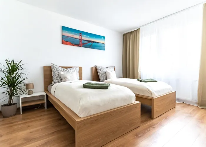 아파트 Tix - 75m2, Ac, Parking, 3 Min Europa Sc 반스카비스트리카