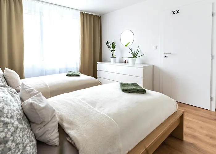 아파트 Tix - 75m2, Ac, Parking, 3 Min Europa Sc 반스카비스트리카