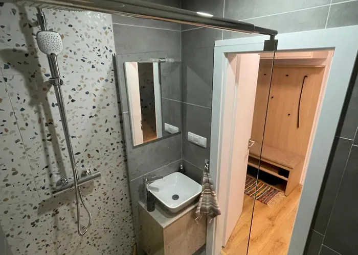 Tix - 75m2, Ac, Parking, 3 Min Europa Sc 반스카비스트리카